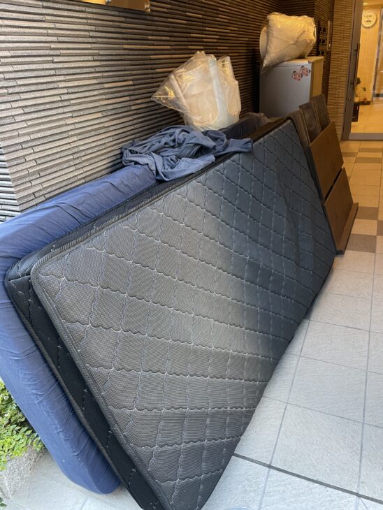 小平市にてベッド2台、冷蔵庫の片付け作業を行いました